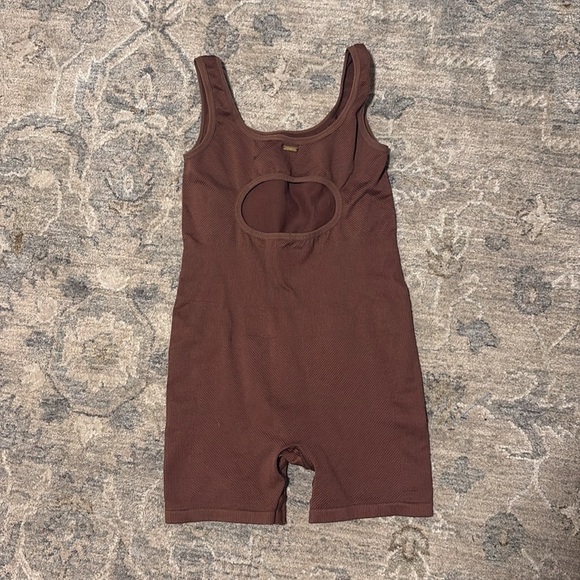 L Space Brown Ribbed Scoopneck Cutout Romper Seamless Brown Bodysuit M/L - Picture 5 of 5